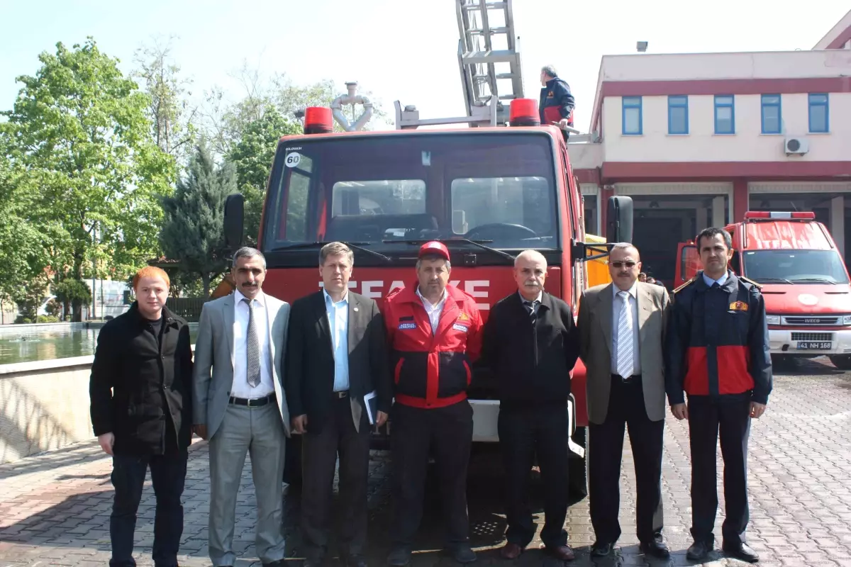 Büyükşehir\'den Akyazı Müfrezesine İtfaiye Aracı