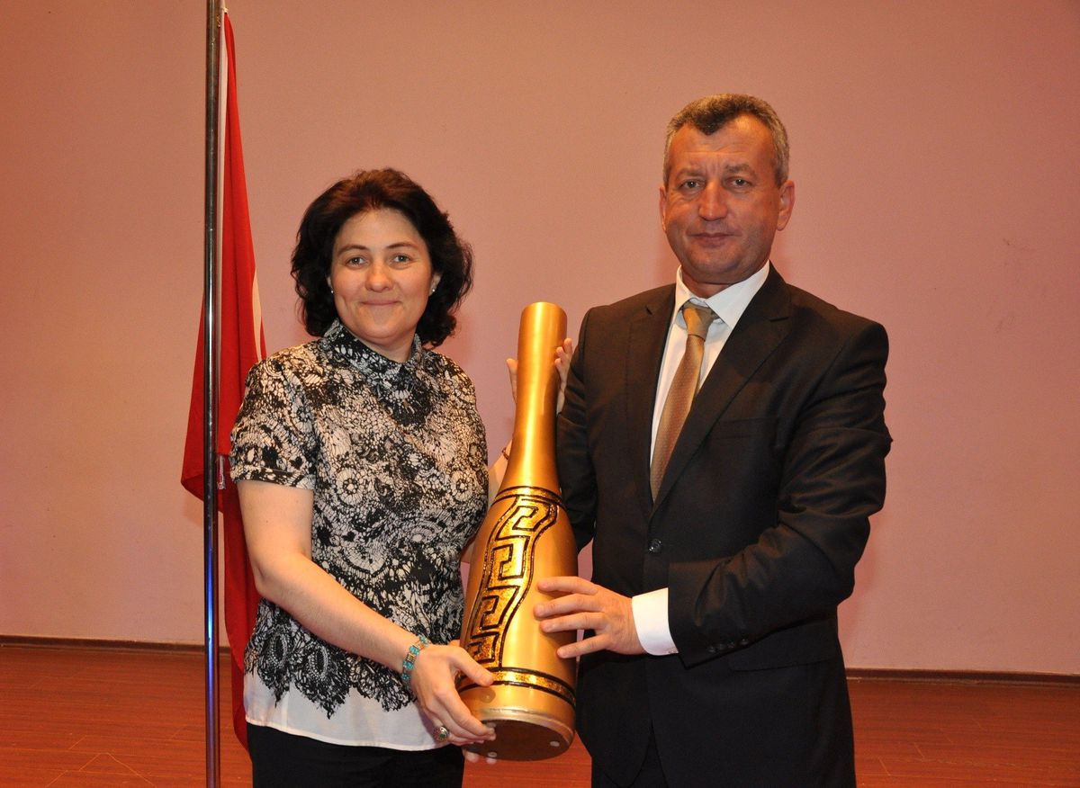CHP Kadın Kolları Genel Başkanı Hilal Dokuzcan Menemen\'i Ziyaret Etti