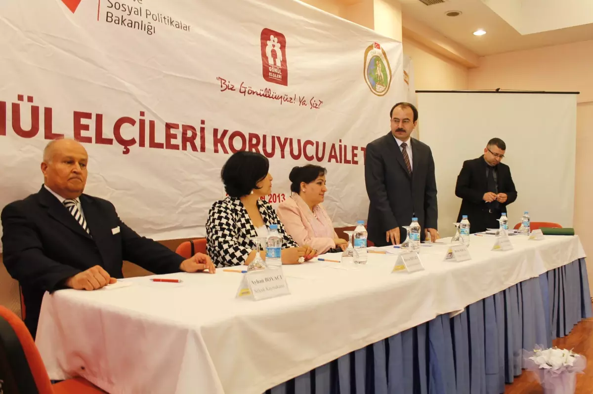 Gönül Elçileri Koruyucu Aile Toplantılarının 2\'incisi Selçuk\'ta Yapıldı