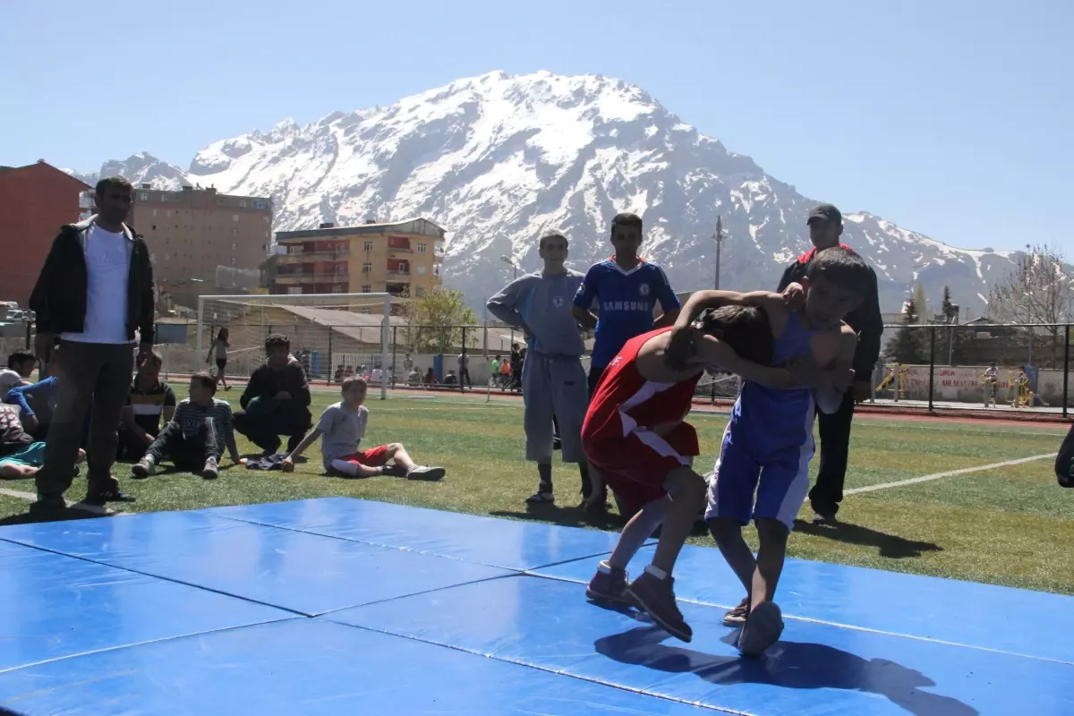 Hakkari\'de Yaz Spor Oyunları Şenlikleri Başladı