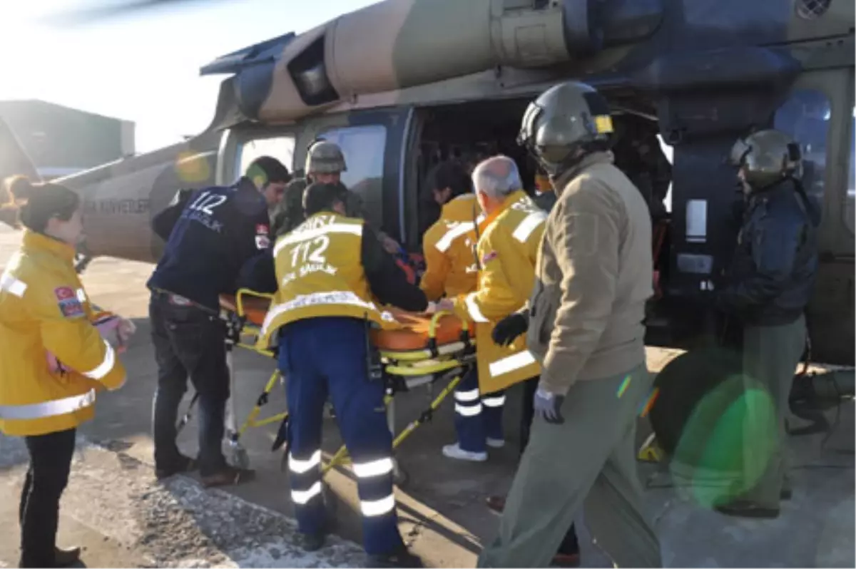 Parmağı Kopan Çocuk Helikopterle Hastaneye Yetiştirildi