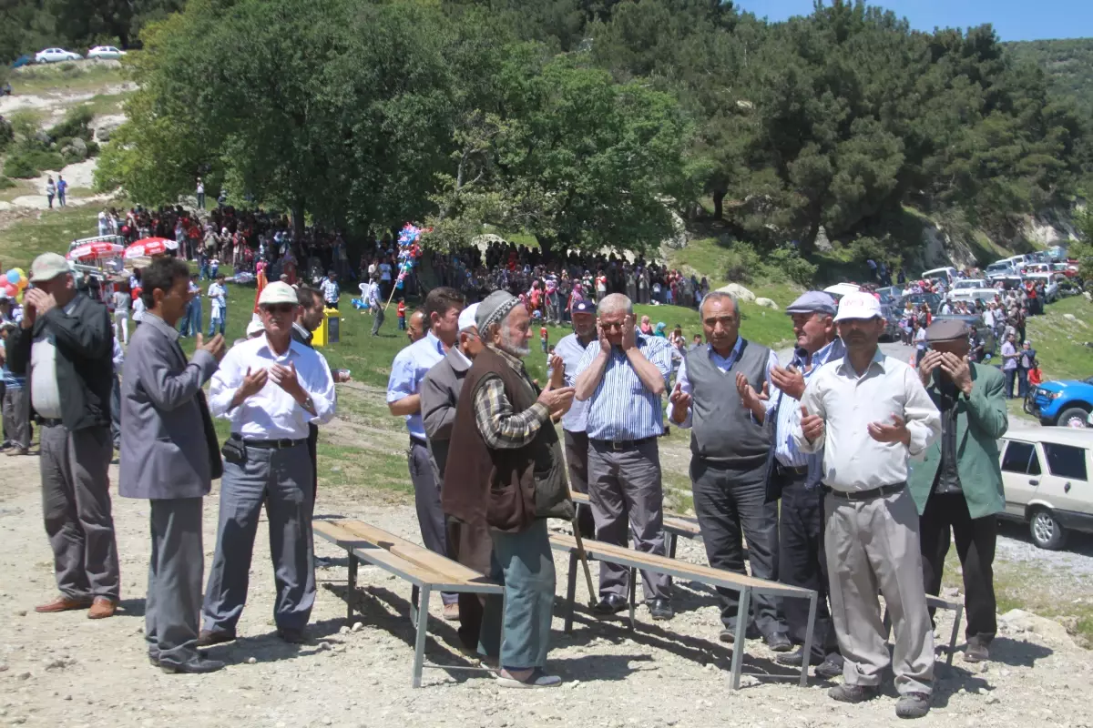 Şatırlar Köyünde Geleneksel Hayır Yemeği