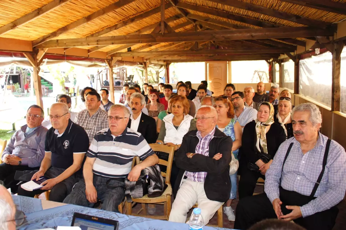 Ükd\'den "Anayasa,yök ve Üniversiteler" Paneli