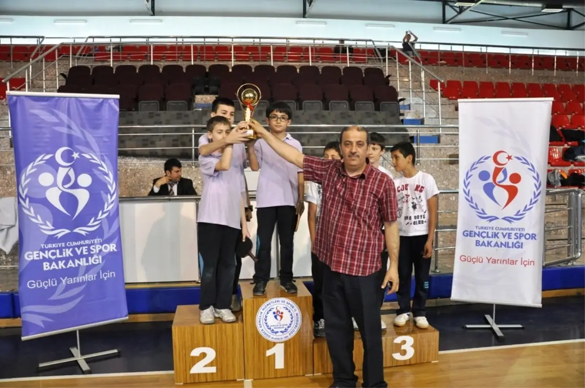 23 Nisan Masa Tenisi Turnuvasında Nejdet Bıçakçıoğlu Damgası