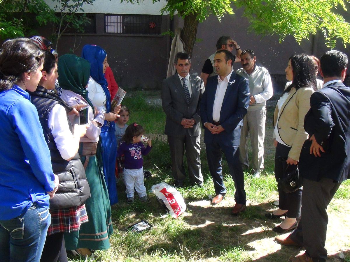 AK Parti\'li İçten \'Çözüm Sürecini Destekliyorum\' Kampanyasını Anlatmaya Devam Ediyor