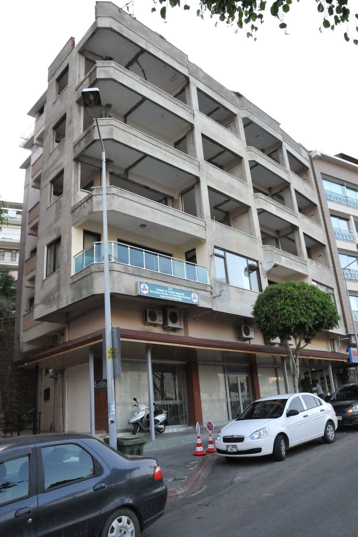Alanya Gümrük Muhafaza Müdürlüğünü Soydular
