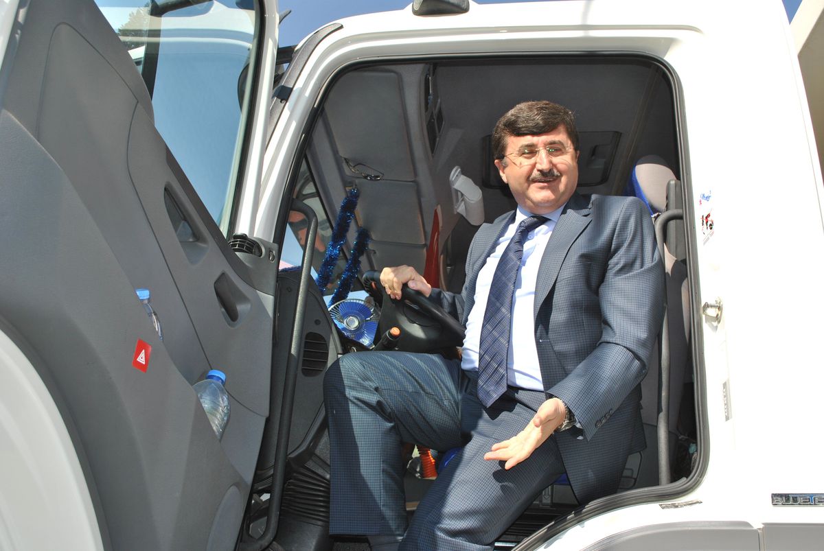 Amasya\'da İş Sezonunu Kamyon Süren Vali Açtı