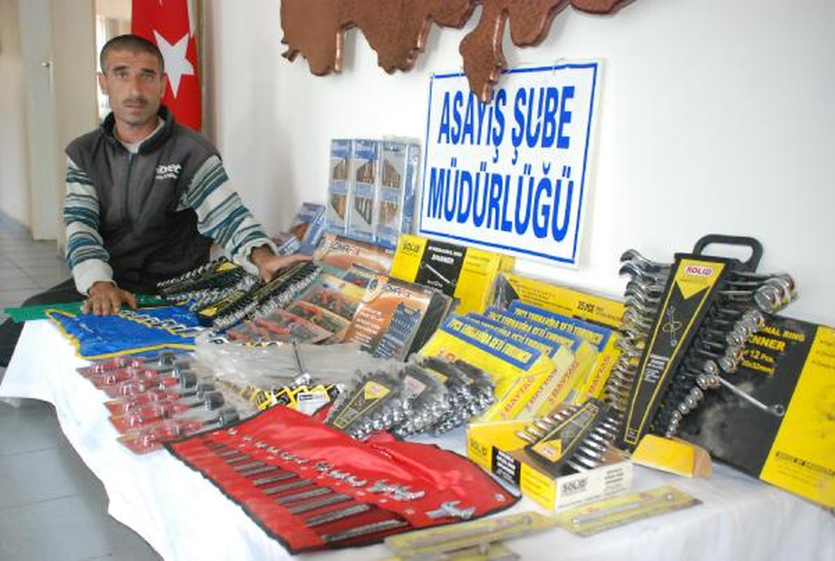Çaldıklarını Satmaya Çalışırken Yakalandı
