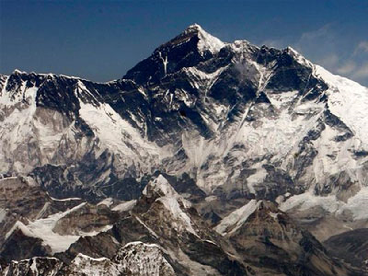 Everest\'in Zirvesinde Yumruklu Kavga