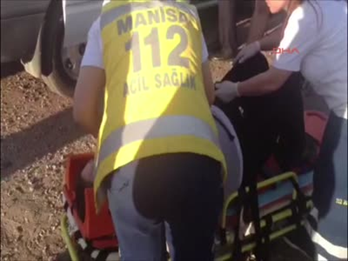 Kamyonet ile Otomobil Çarpıştı: 5 Yaralı
