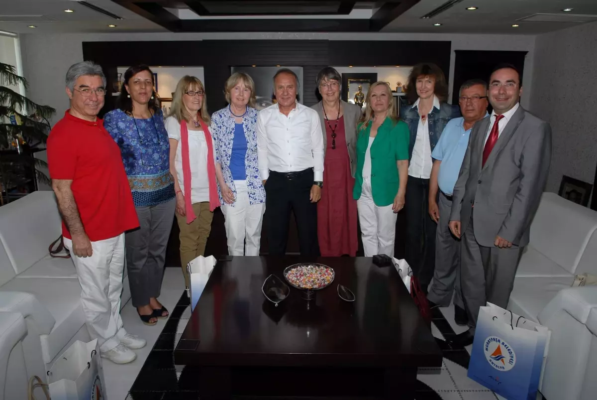 Kardeş Şehir Derneği Üyeleri Evcilmen\'i Ziyaret Etti