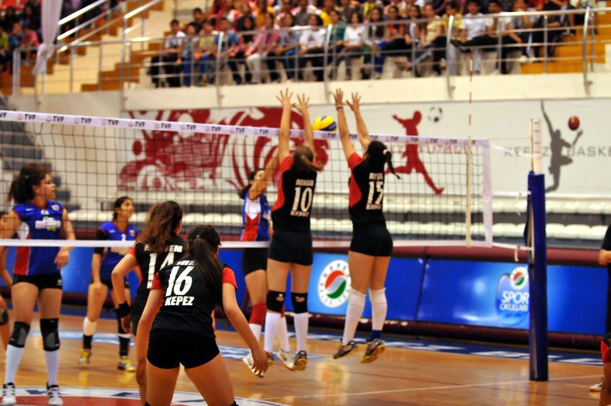 Kepez Voleybolda Antalya\'nın Gururu