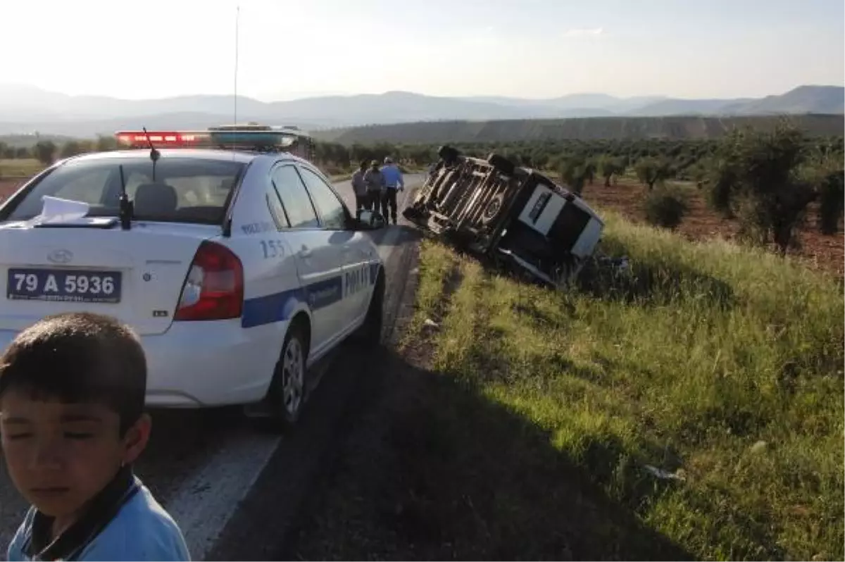 Kilis\'te Minibüs Devrildi: 5 Yaralı