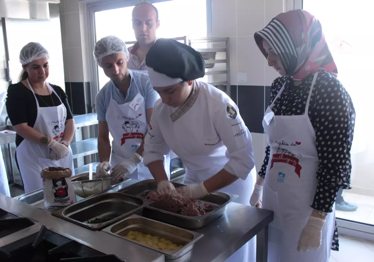 Pendik Belediyesinden Nişanlı Çiftlere Yemek Kursu