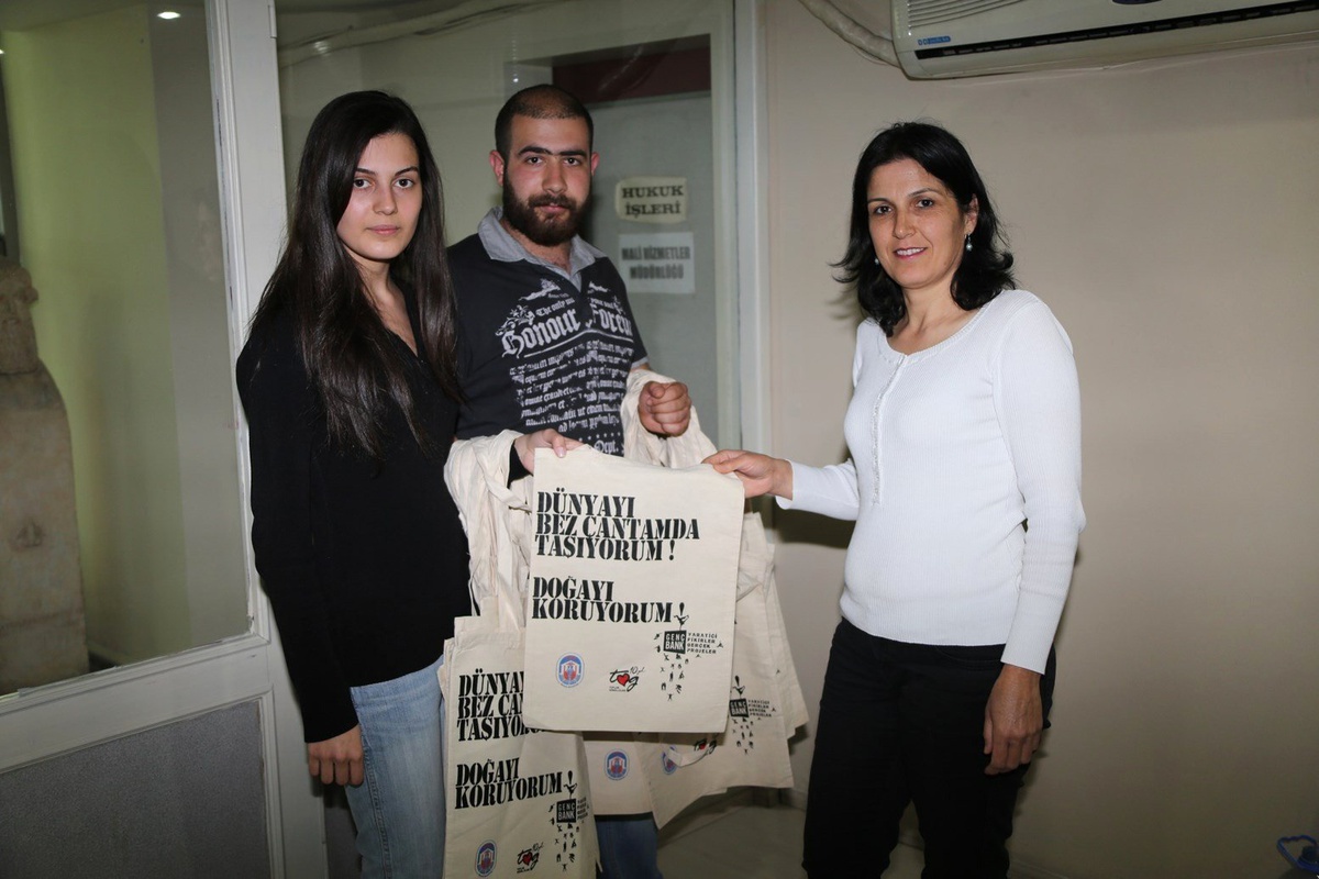 Selçuk\'ta Naylon Poşete Kullanımına Karşı Kampanya Başlatıldı