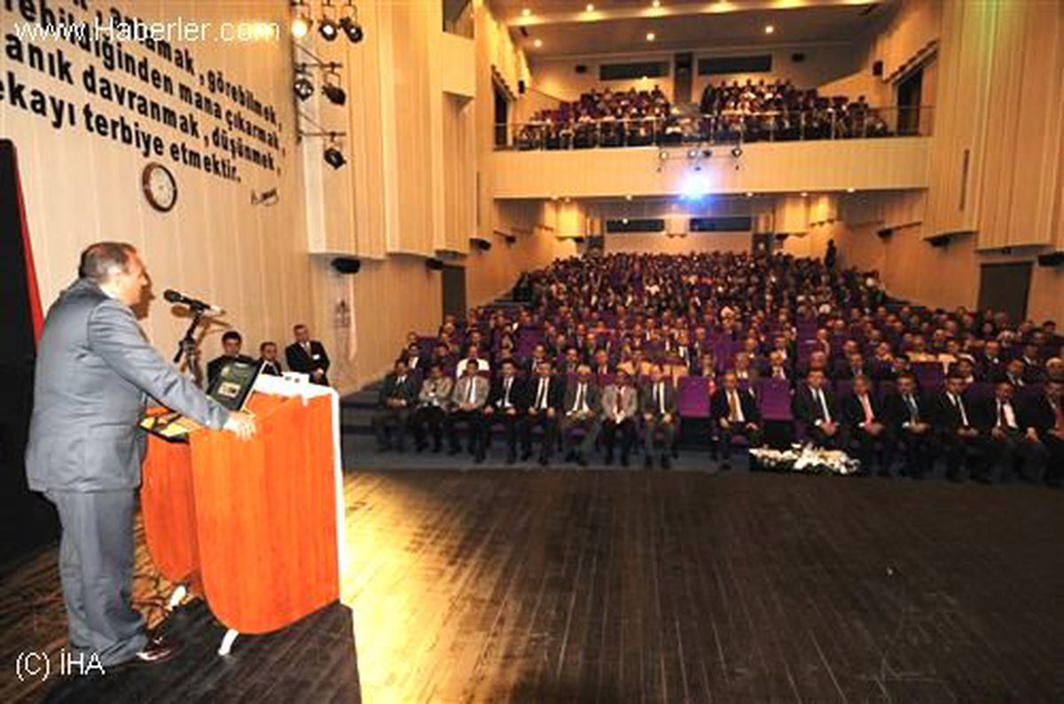 Trabzon\'da "Güvenli İnternet Kullanımı" Konuşuldu
