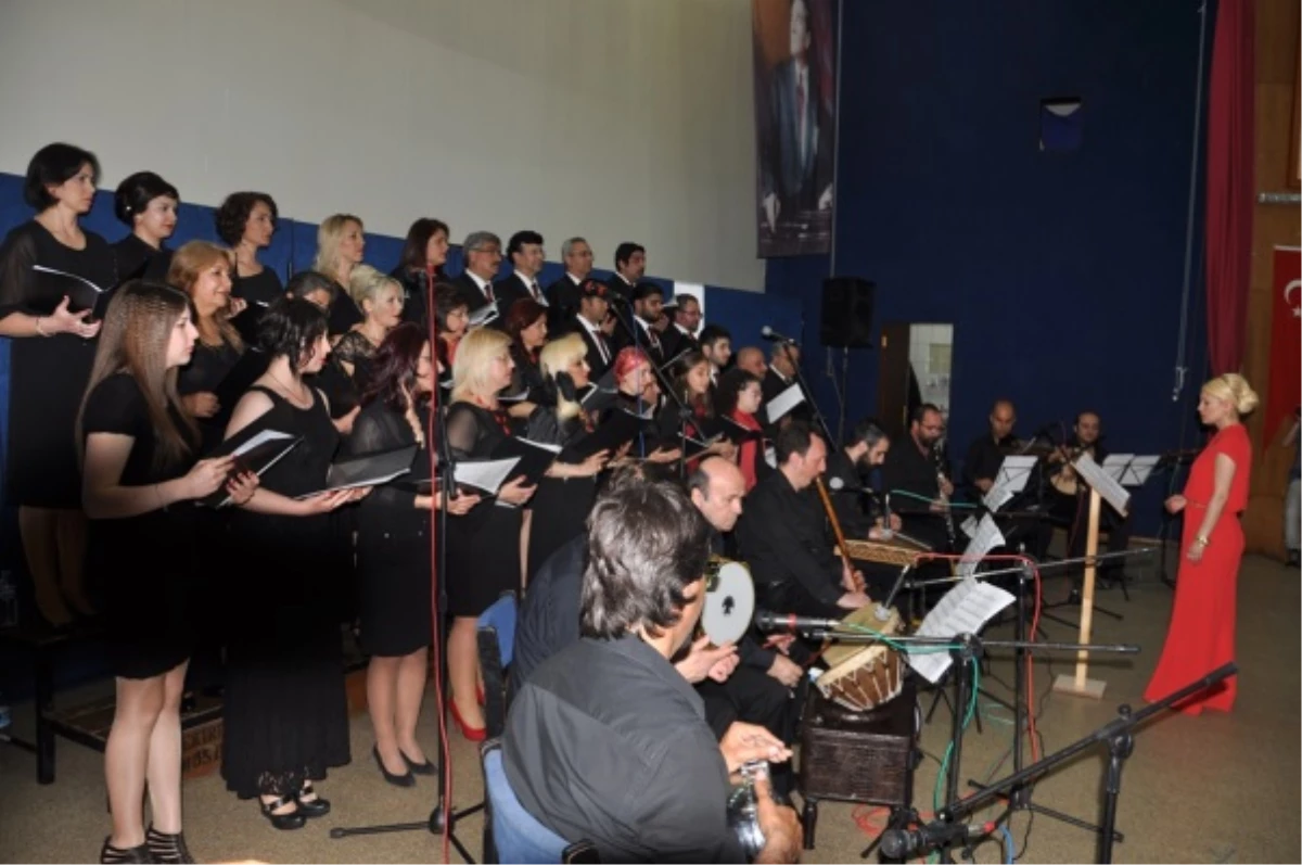 Türk Müziği Korosunun Sanat Müziği Konseri Beğeniyle İzlendi