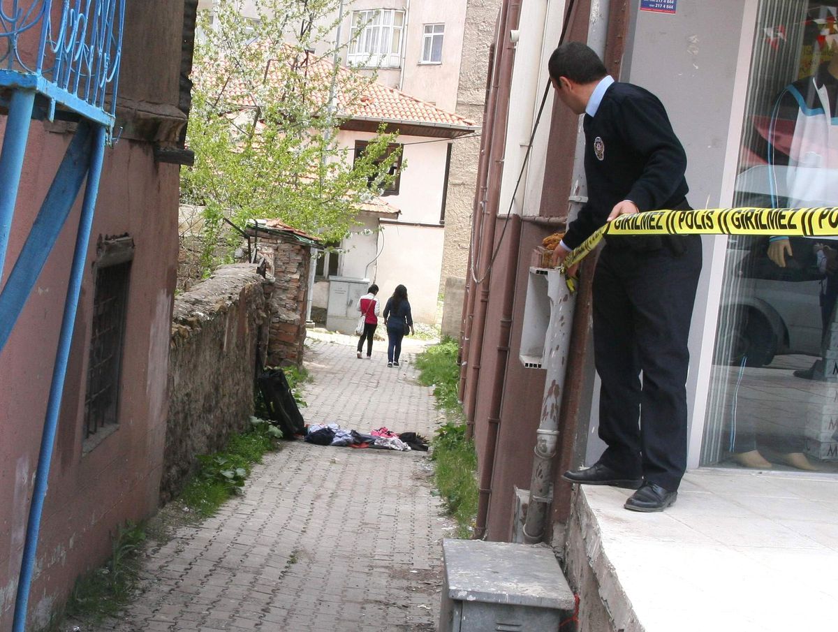 Yozgat\'ta Patlatılan Şüpheli Valizden Giysi Çıktı