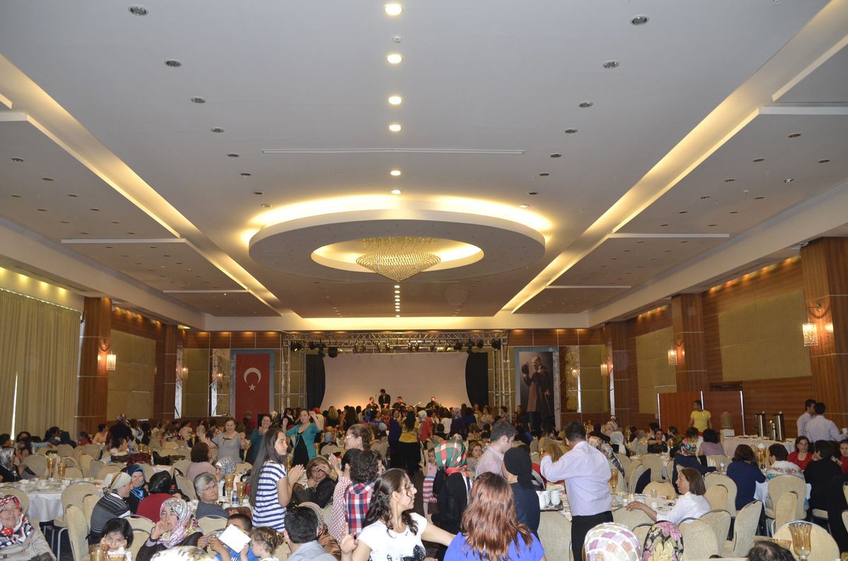 Ak Partili Kadınlar Moral Depoladı