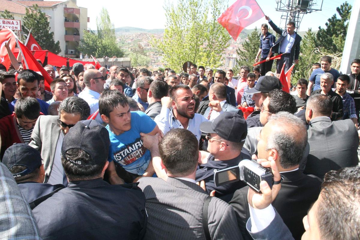 Akil İnsanlar Yozgat\'ta Protesto Edildi