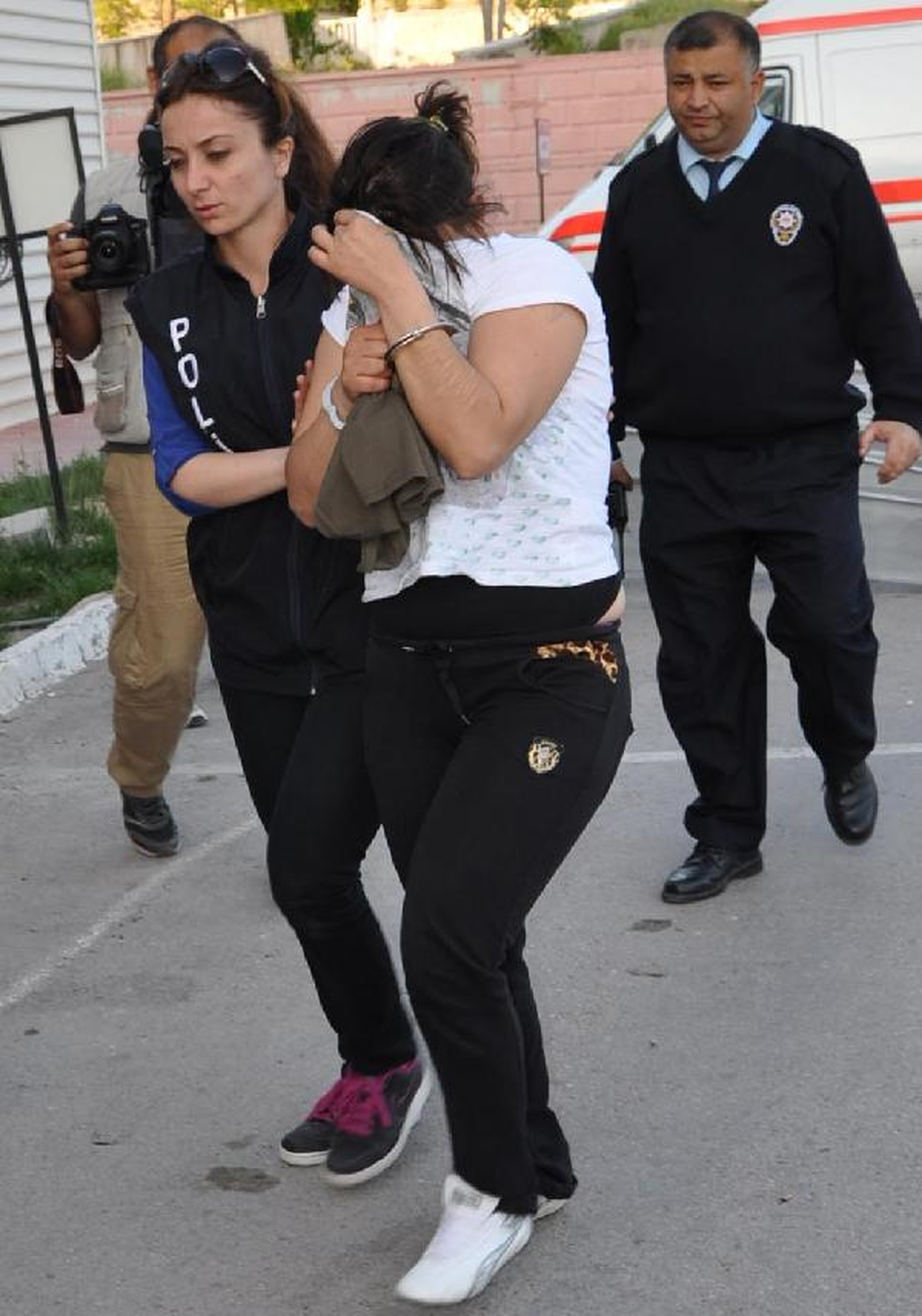 Aksaray\'da Fuhuş Operasyonu: 8 Gözaltı