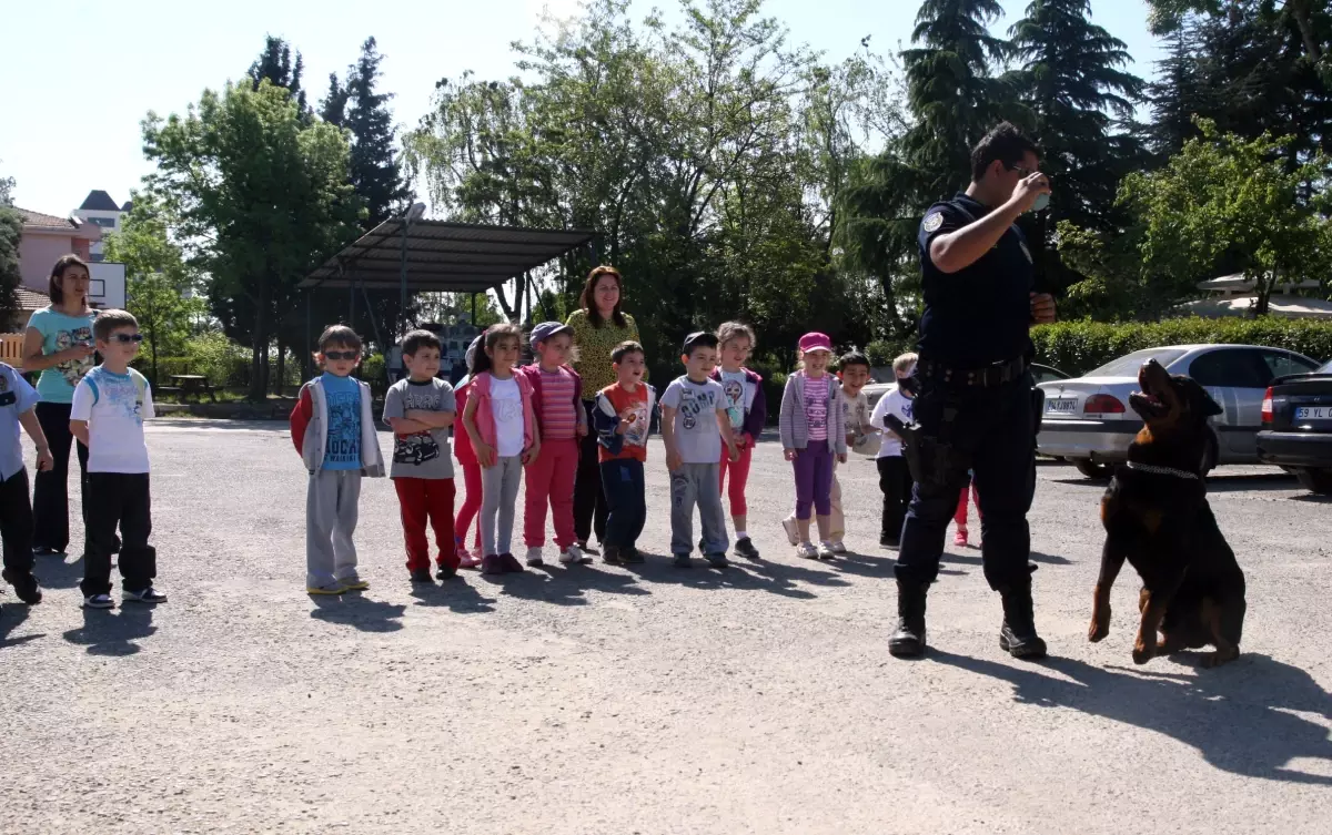 Anaokulu Öğrencilerinden Polislere Ziyaret