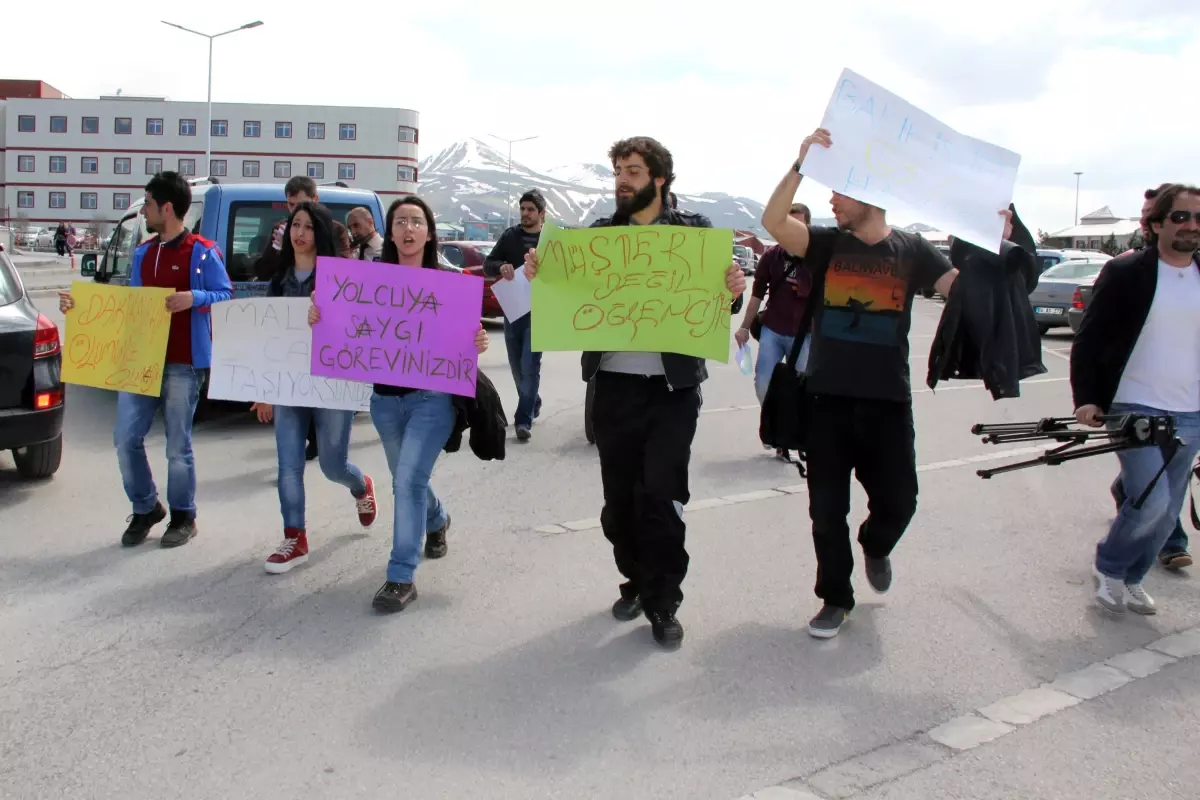 Erzurum\'da 7 Kişilik Öğrenci Protestosu