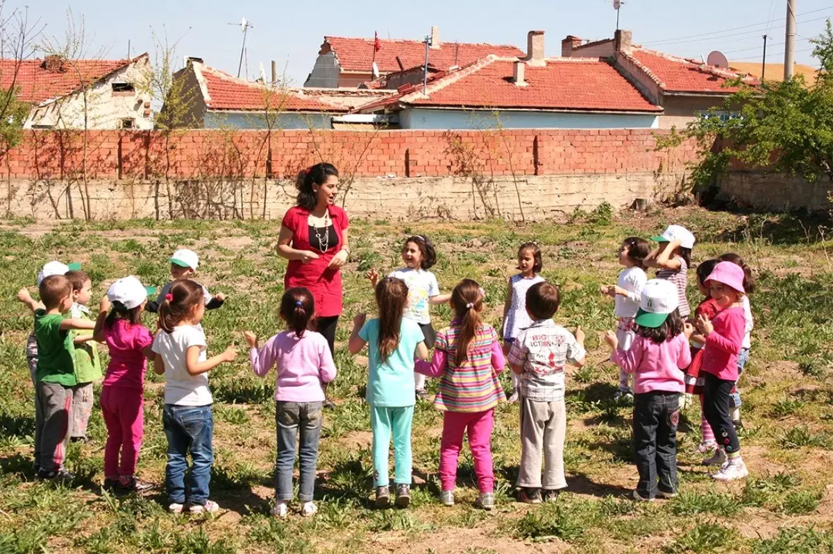 Esentepe\'de Çocukların Piknik Keyfi