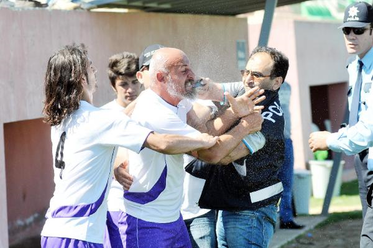 Futbolcuya Biber Gazı Sıkan Polislere İnceleme