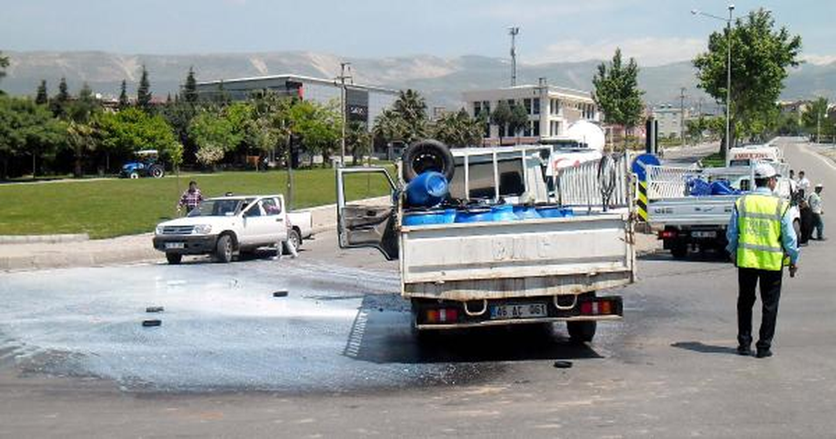 Kahramanmaraş\'ta Kamyonetler Çarpıştı: 2 Yaralı