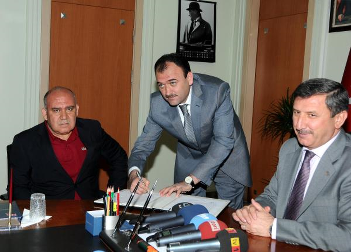 Kayseri\'de Hayırsever İş Adamları 2 İmam Hatip Okulu Yaptıracak
