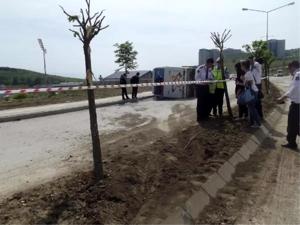 Minibüs Devrildi: 4 Öğrenci Yaralı