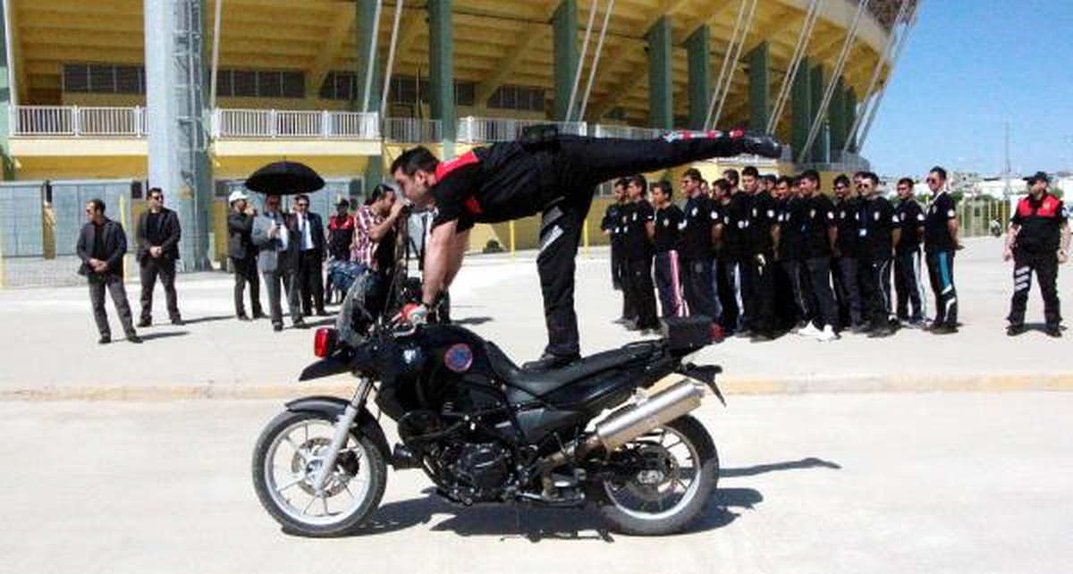 Motosikletli Polislerin Gösterisi İlgiyle İzlendi