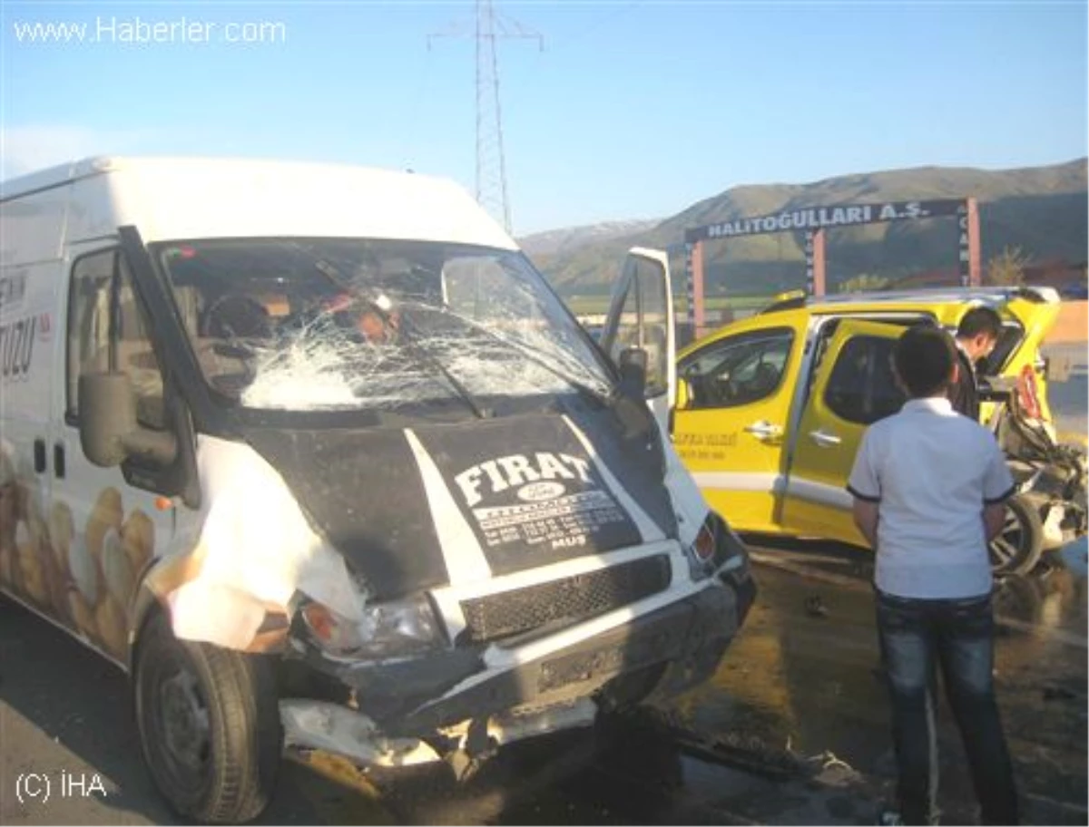 Muş\'ta Trafik Kazası: 7 Yaralı