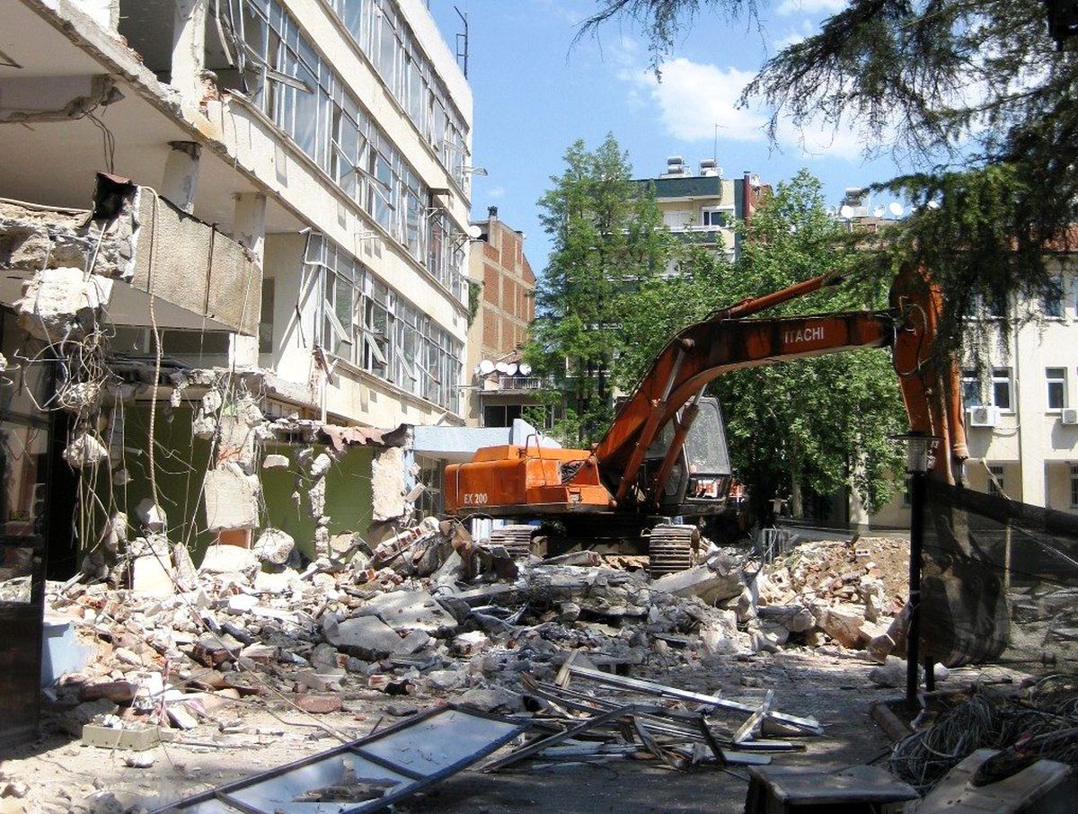 Ödemiş Belediyesi, Kentsel Dönüşüme Kendi Hizmet Binasını Yıkarak Başladı