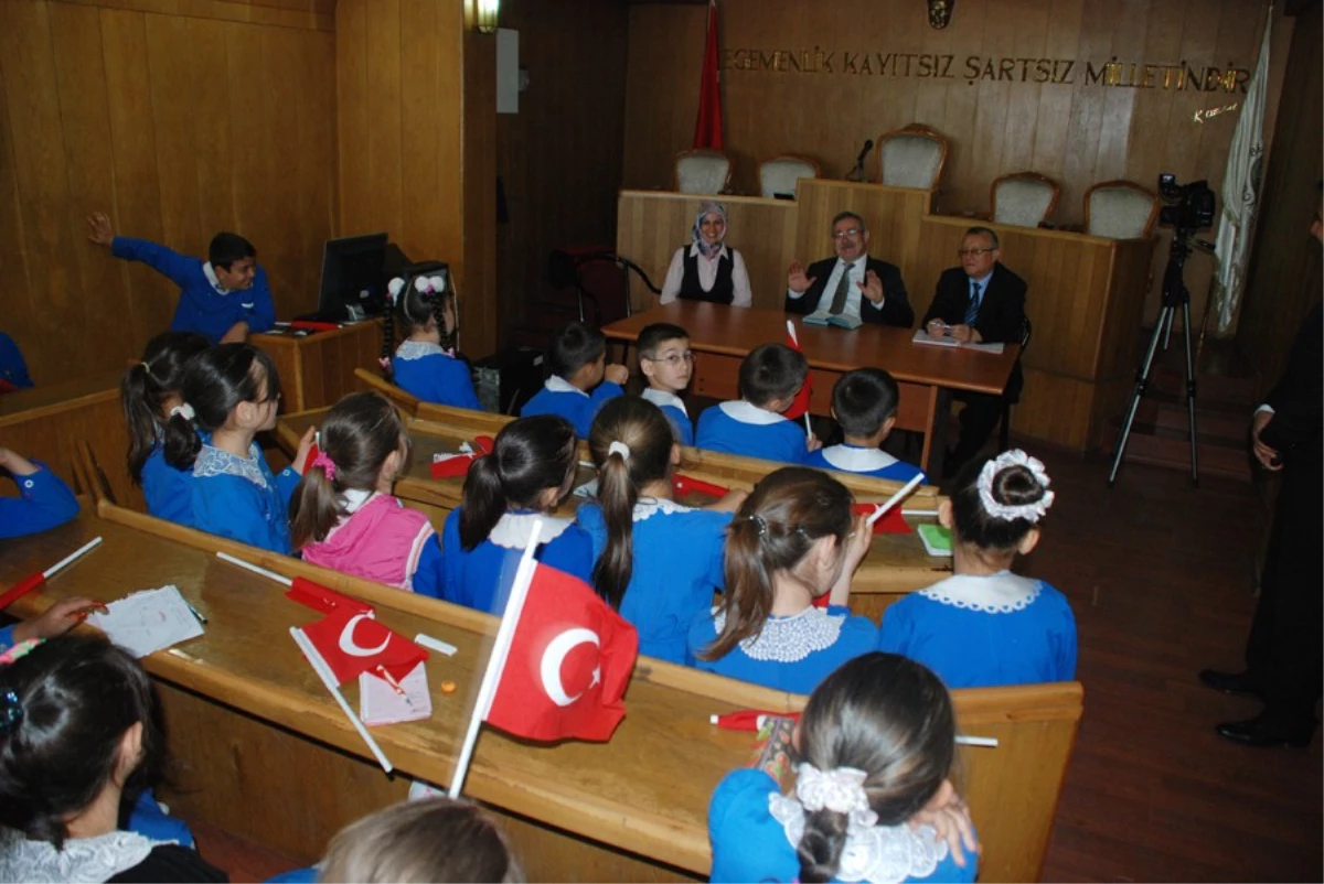Öğrencilerden Başkan Gülşen\'e Ziyaret