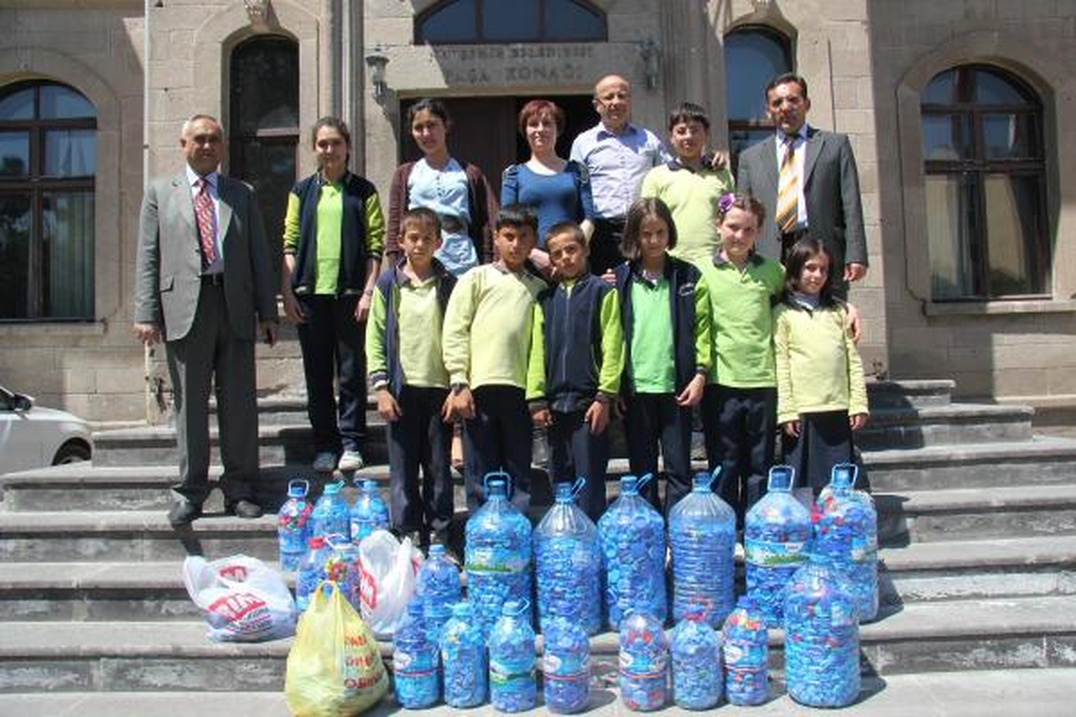 Öğrencilerden Engellilere Mavi Kapak Desteği