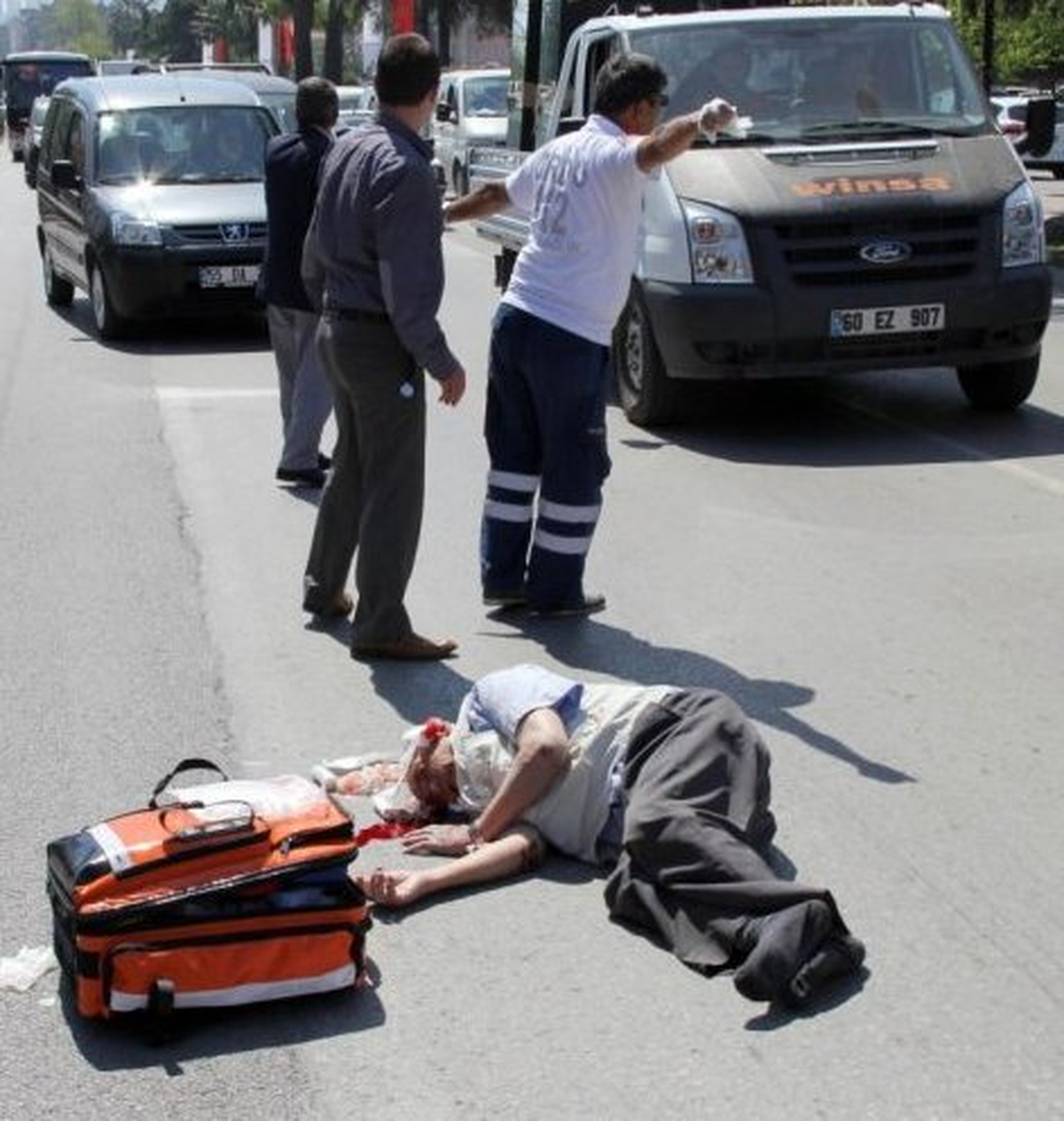 Otomobilin Çarptığı Yaşlı Adam Ağır Yaralandı