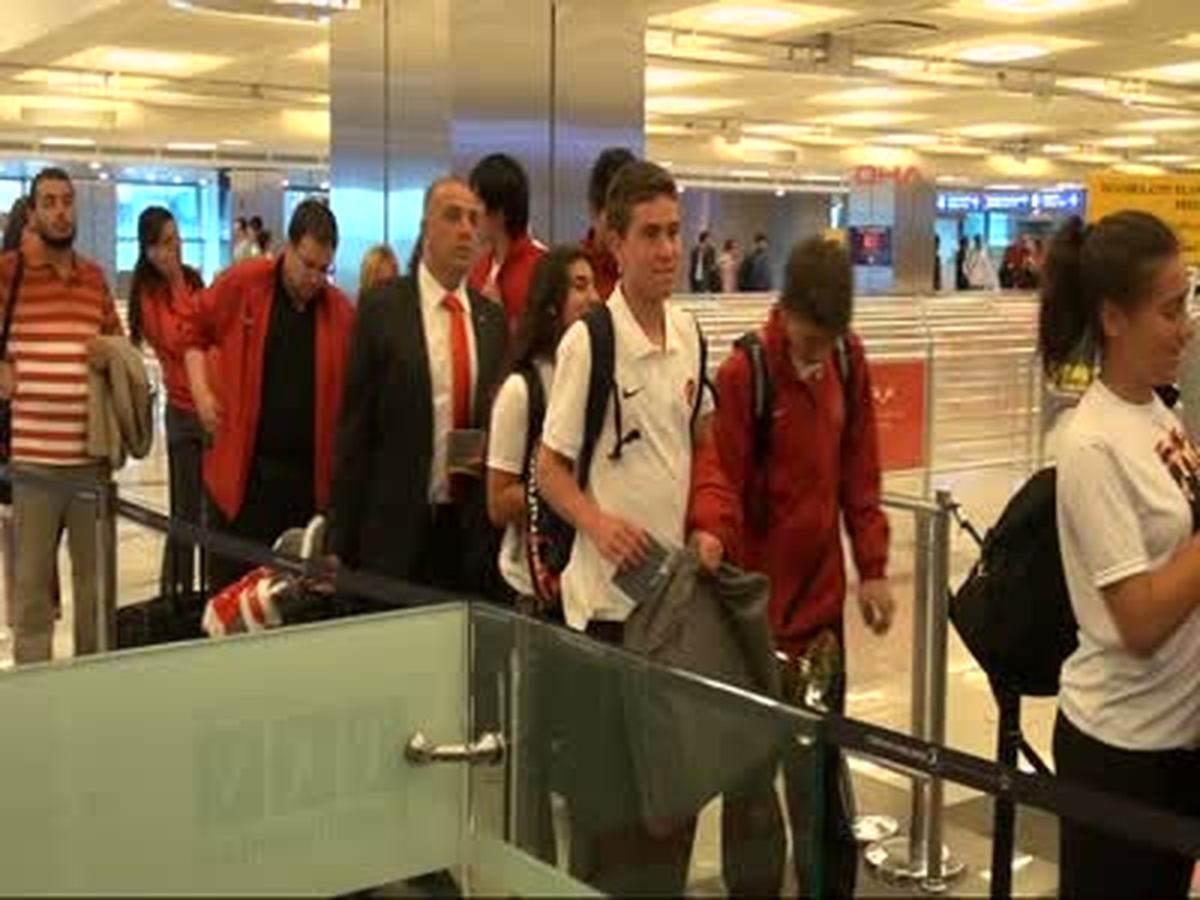 Şampiyon Tenisçiler Davul Zurna ile Karşılandı Şampiyon Tenisçiler Davul Zurna ile Karşılandı...