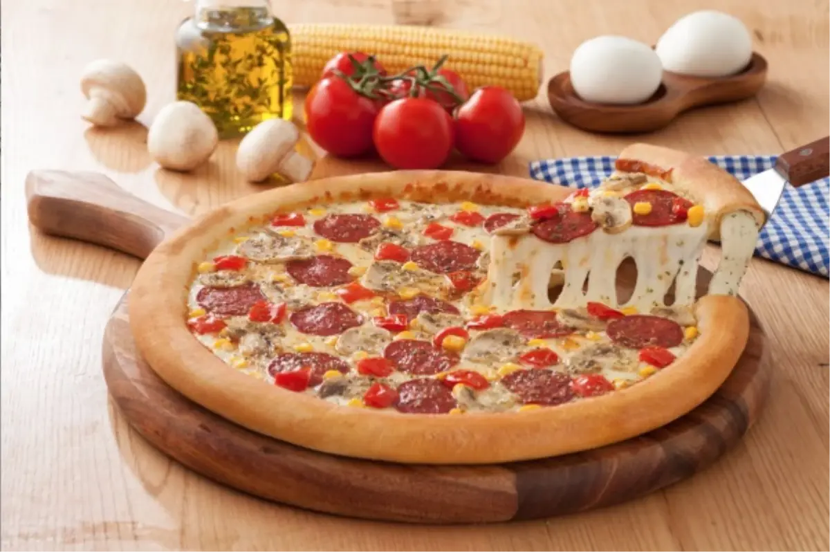 Sosyal Pizza\'nın da Artık Bol Peynir Kenar\'ı Var