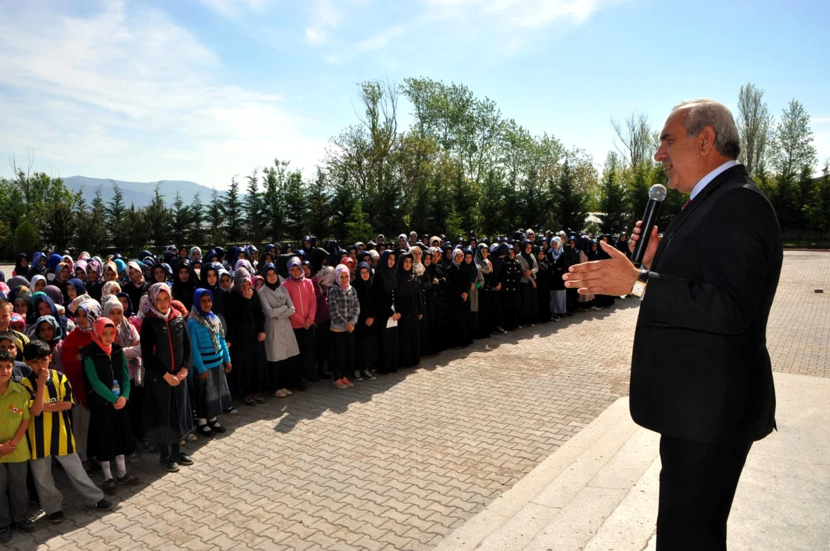 Suşehri Anadolu İmam Hatip Lisesi Türkiye Finallerine Katılıyor