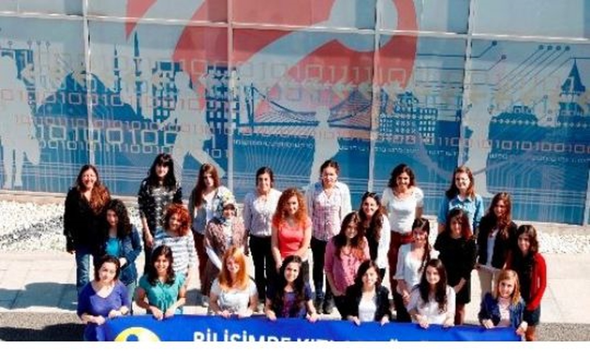 Turkcell\'den \'Bilişimde Kızlar Günü\' Kutlaması