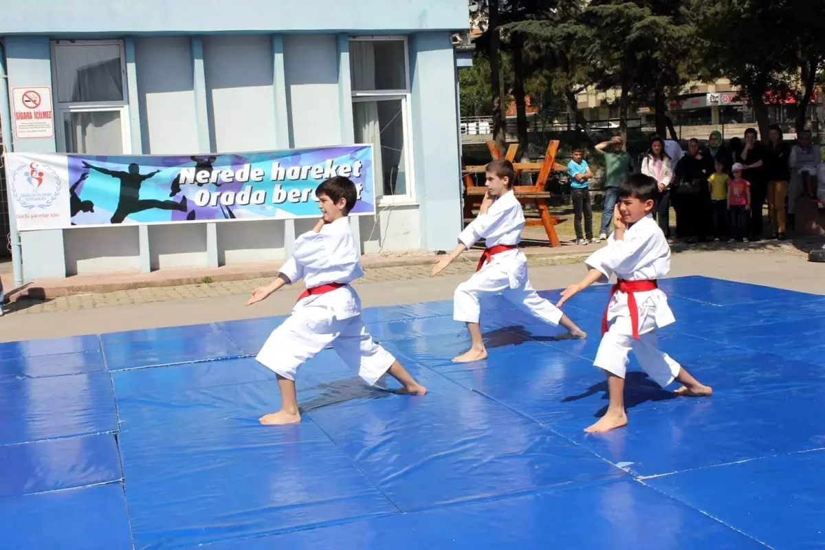 Balıkesir\'de, "Nerede Hareket Orada Bereket" Spor Günü