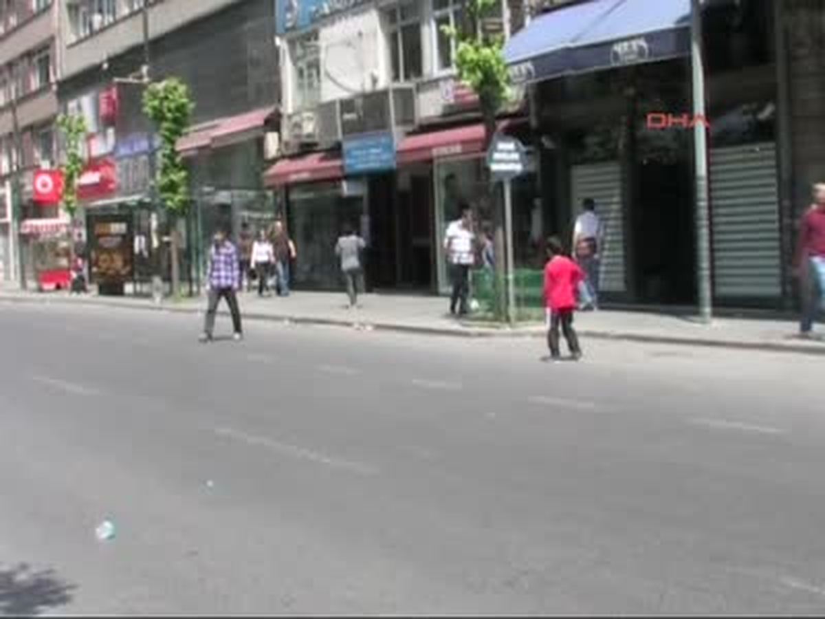 Bir Yanda Olaylar Bir Yanda Maç