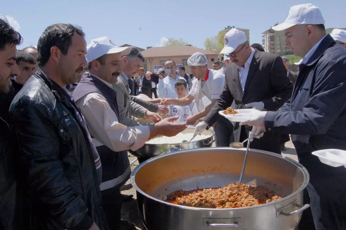 Bitlis Belediyesi 1 Mayısı Kutladı