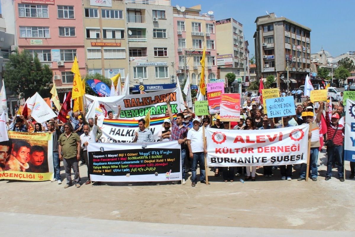 Burhaniye\'de CHP 1 Mayıs\'ı Sanayi Sitesi\'nde Çalışanlarla Kutlandı