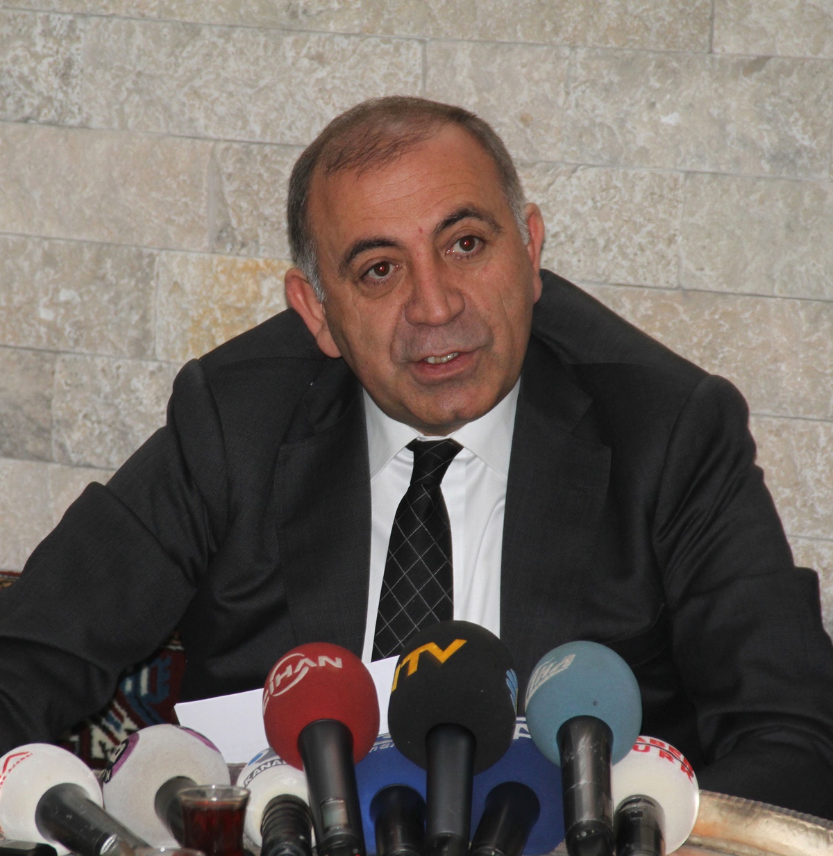 CHP\'li Tekin: En Ufak Kusurumuz Varsa Kamuoyuna Çıkıp Özür Dileyeceğiz