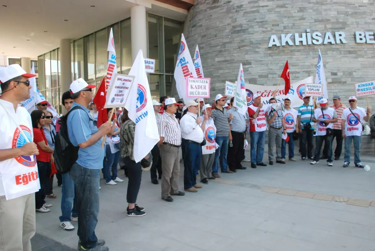 Eğitim-İş Akhisar Temsilciliği, 1 Mayıs İşçi Bayramını Kutladı