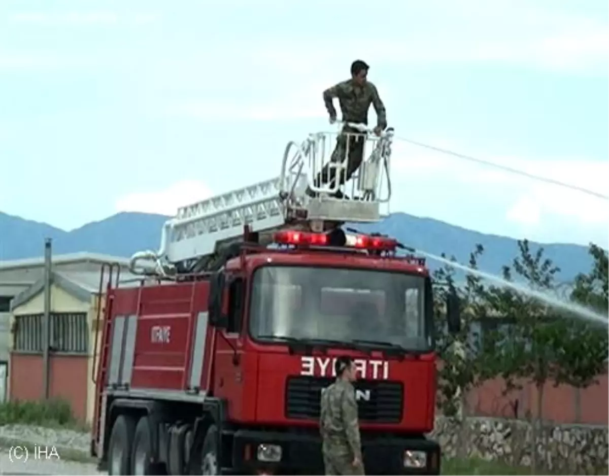 Elazığ\'da Çıkan Yangında 3 İtfaiyeci Yaralandı