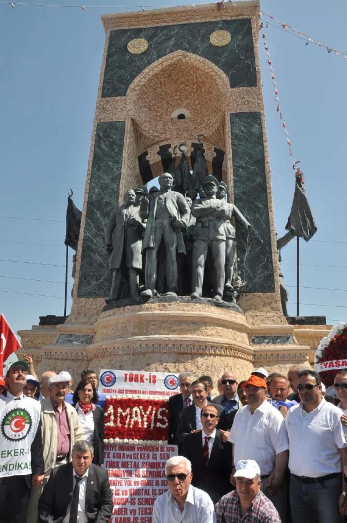 Eskişehir\'de 1 Mayıs \'Taksim Meydanı\'nda Kutlandı